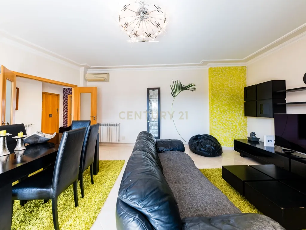 T3 nas Colinas do Cruzeiro | Conforto, Varandas e 2 Lugares de Garagem - Image 17