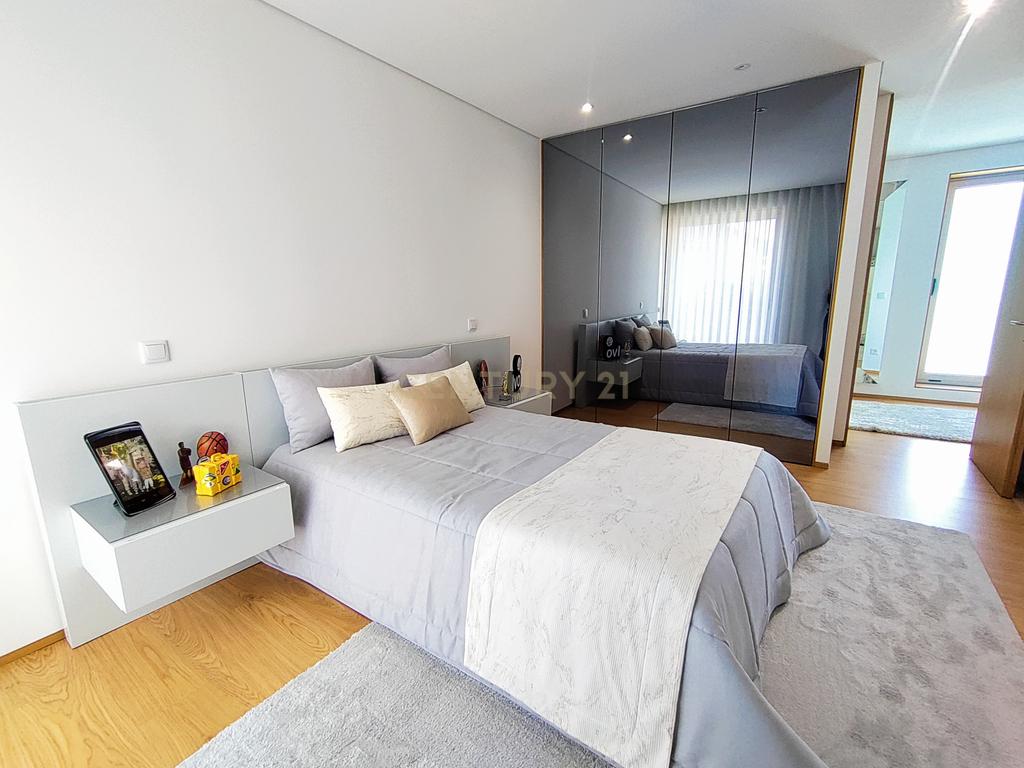 Moradia T4 Moderna com Piscina e Jardim – Touguinha - Image 37