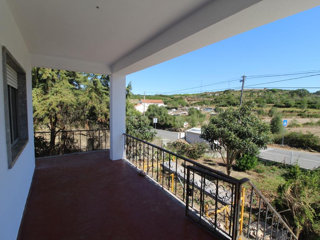 Encantadora Moradia com Jardim em Santiago dos velhos. - Image 21