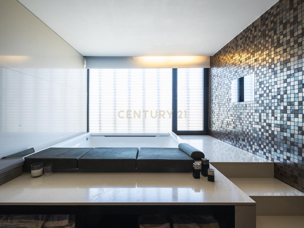Luxuosa Moradia T4 com Piscina e Vista Panorâmica em Lousada - Image 47