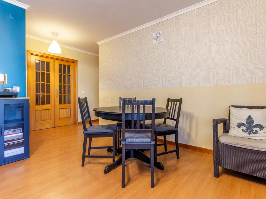 Apartamento Quatro Assoalhadas -Com Lugar de Parqueamento - Quinta do Anjo, Palmela - Image 4