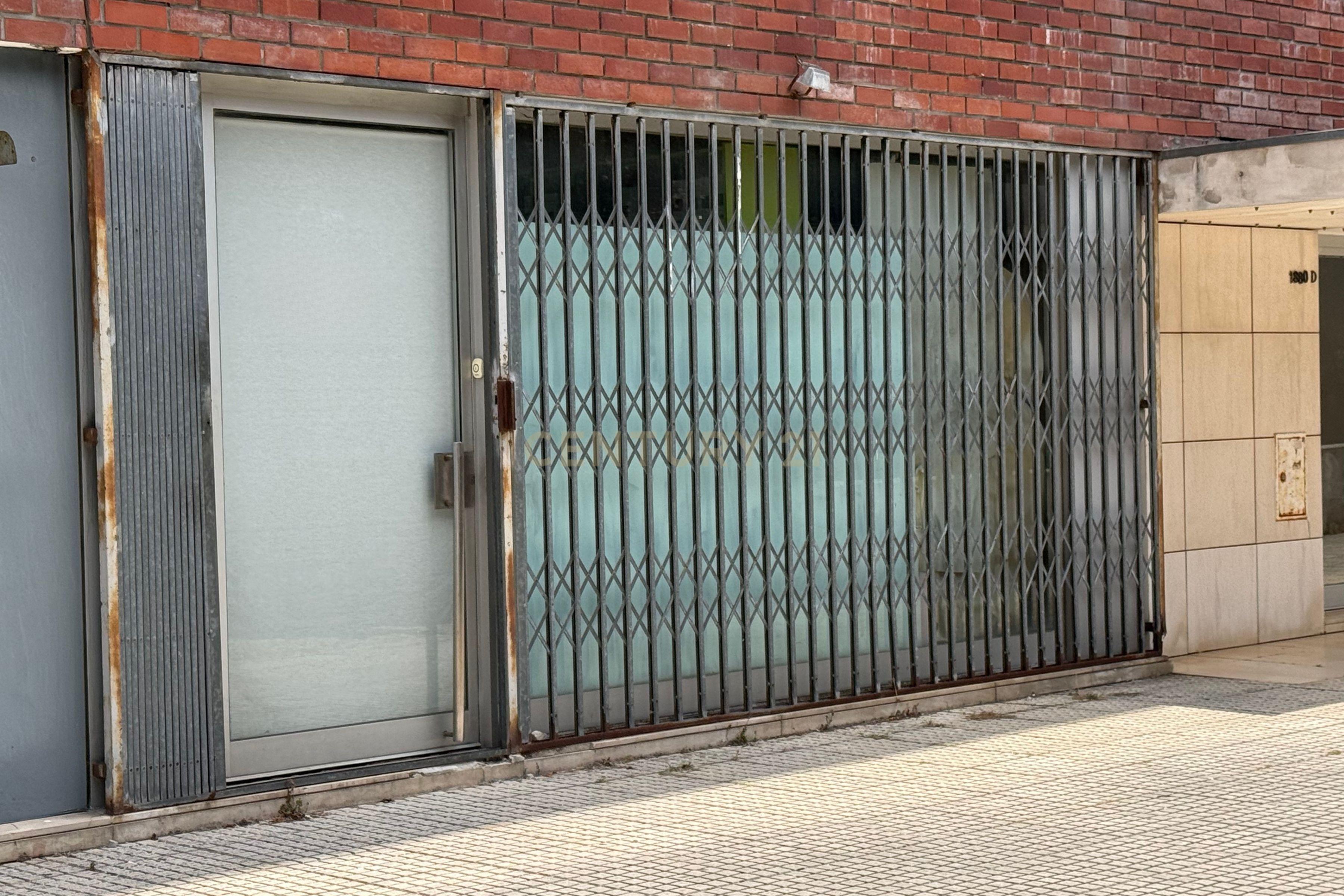 Fotografia 4 de Loja para T1+1 aprovado para habitação, junto ao Metro — oportunidade antes da obra