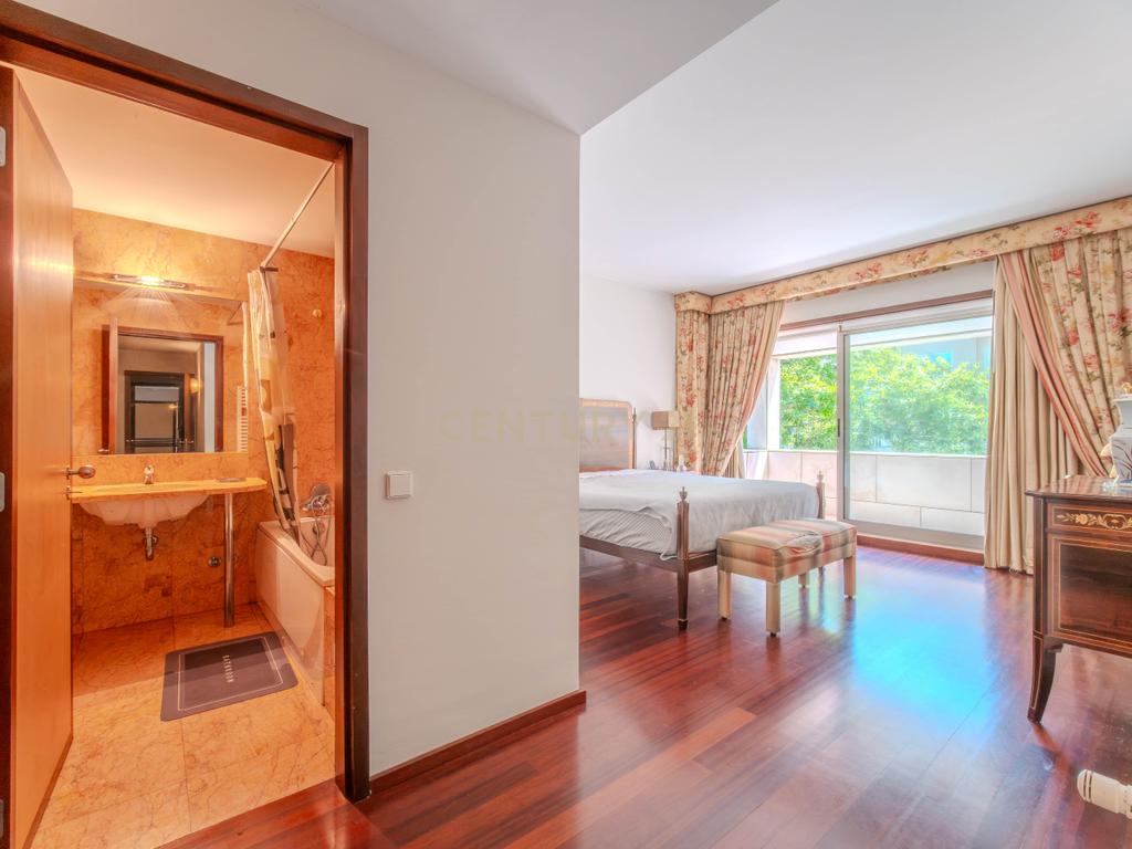 Apartamento T5 na zona do Aviz - Porto - Image 12