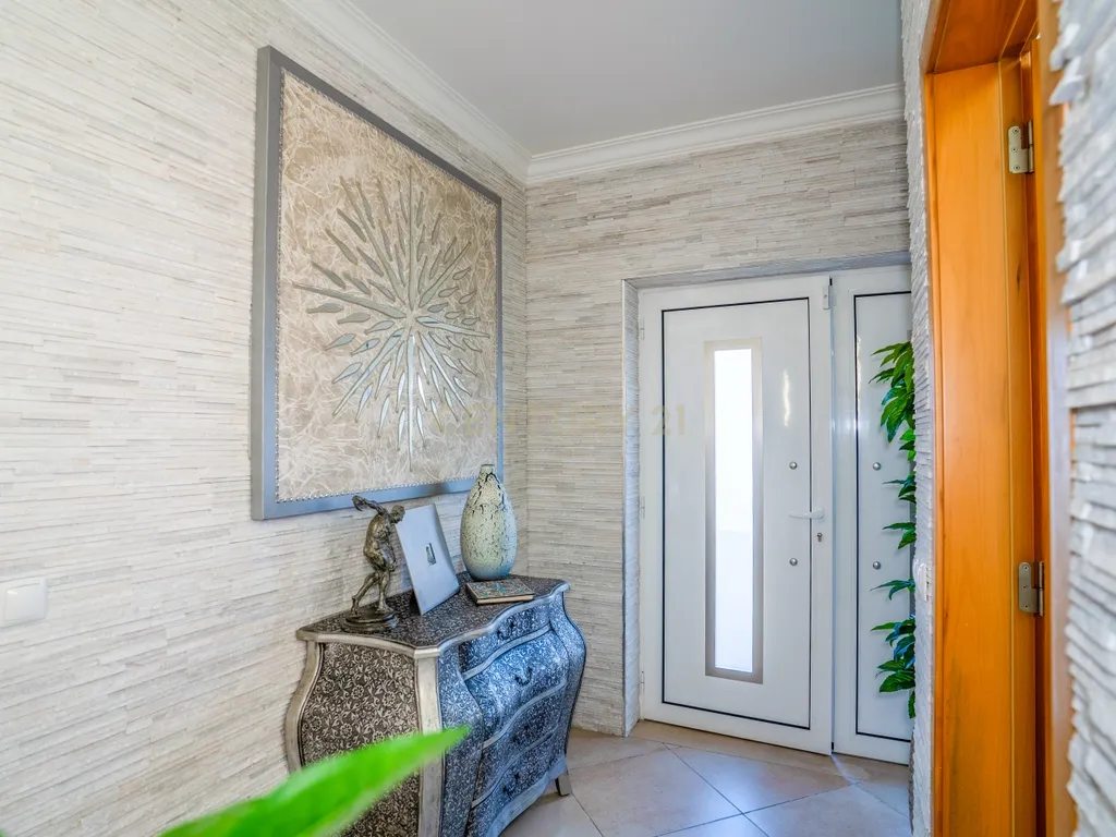 Moradia T4 Independente com Anexo | Lote 635 m² - Image 10