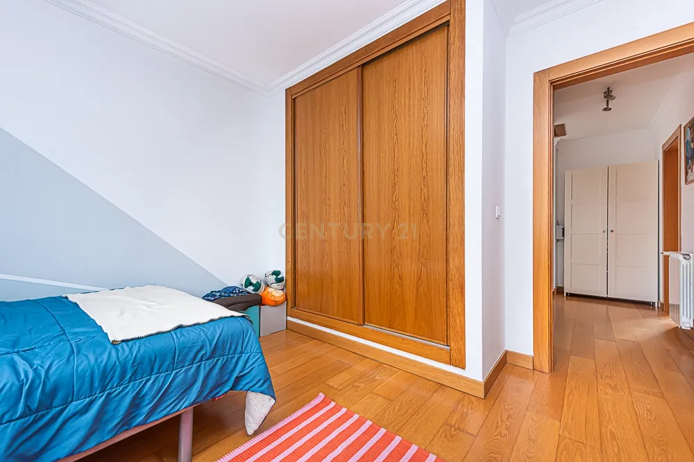 Moradia T3+1 com Garagem em Cabanas - Image 22