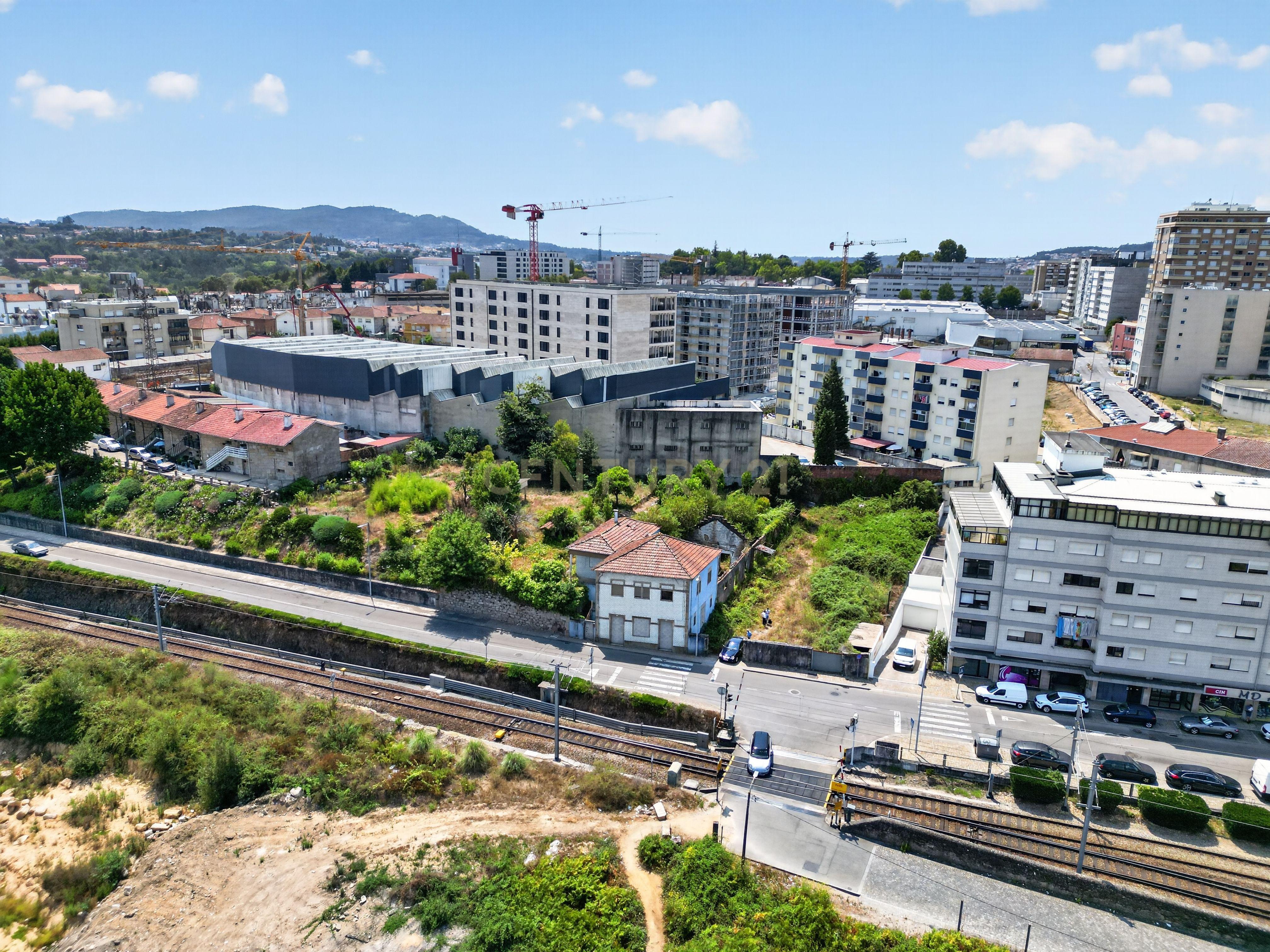 Fotografia 8 de Moradia com terreno para construção em altura em Arcozelo, Barcelos