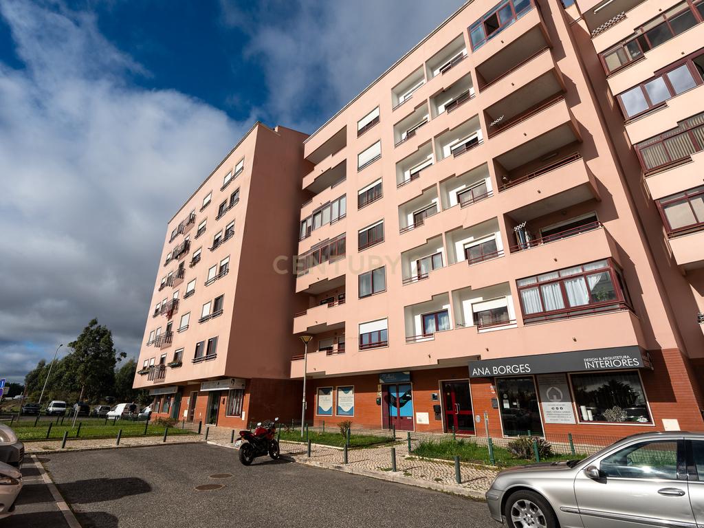 🏡 Apartamento T2 com varanda e vista desafogada - Image 1