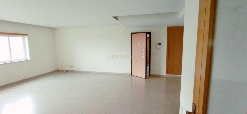 Apartamento T2 com arrecadação e lugar de garagem no Montijo. - Image 5
