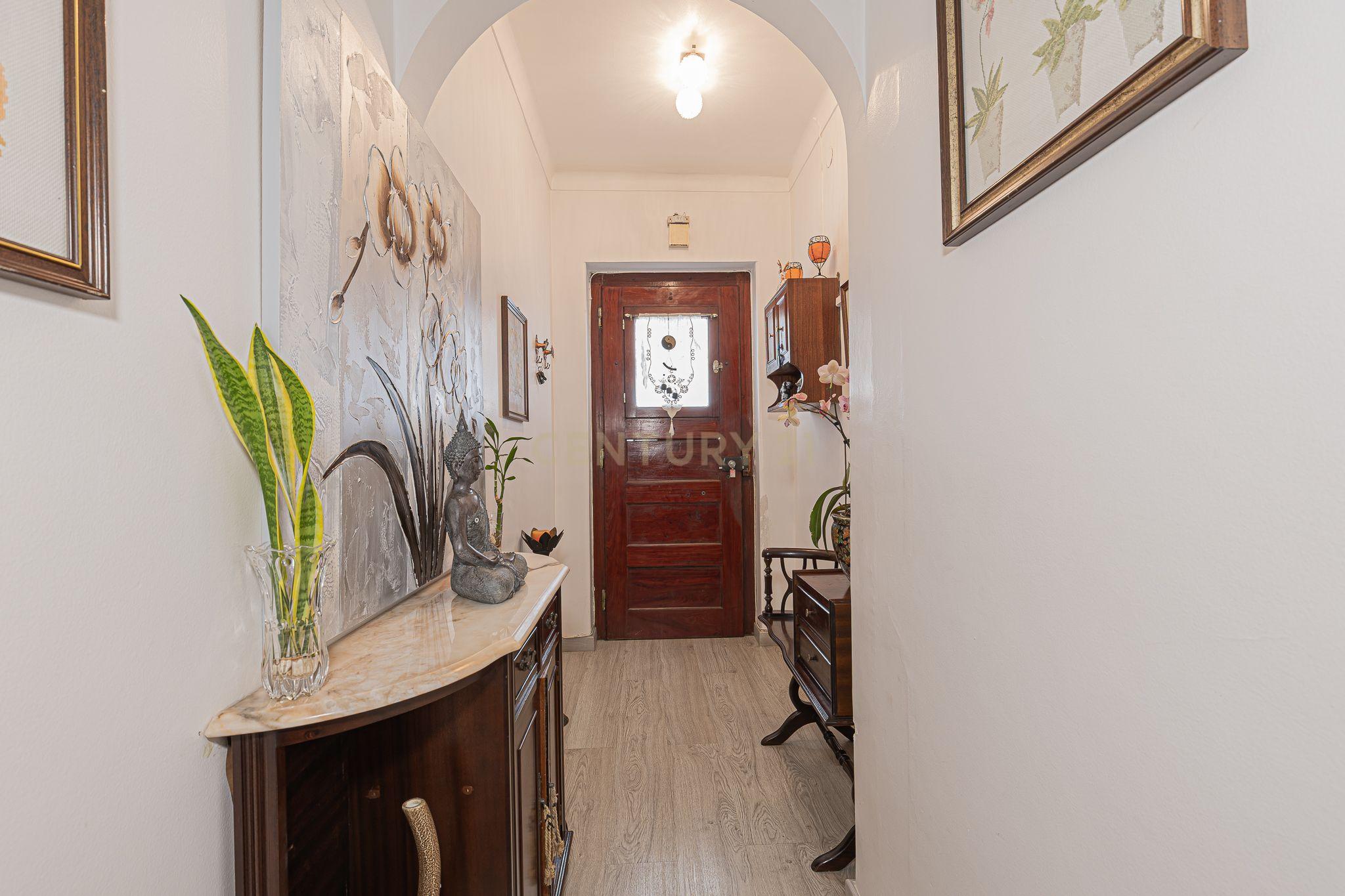 Fotografia 5 de Apartamento T2 parcialmente renovado — Porto Salvo