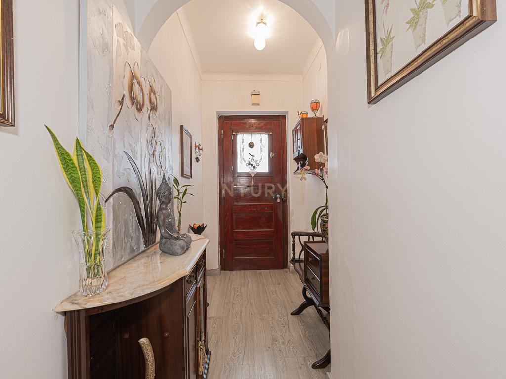 Apartamento T2 parcialmente renovado — Porto Salvo - Image 5