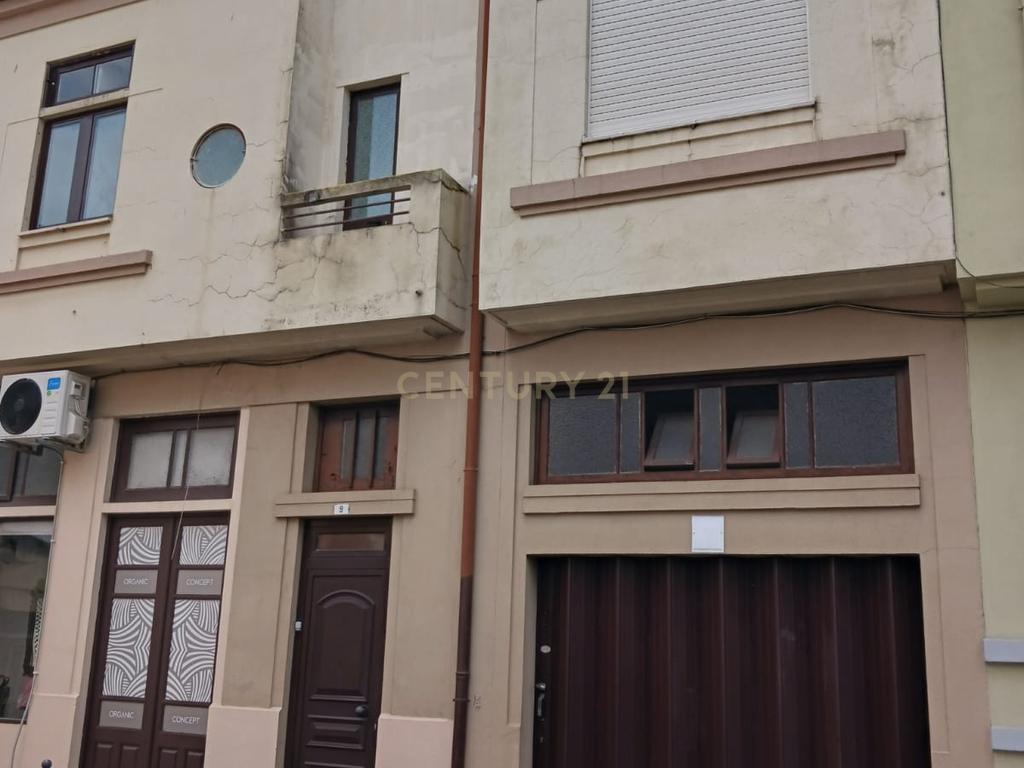 Arrenda-se Apartamento T2 no Porto – Localização Privilegiada com Garagem Fechada - Image 2