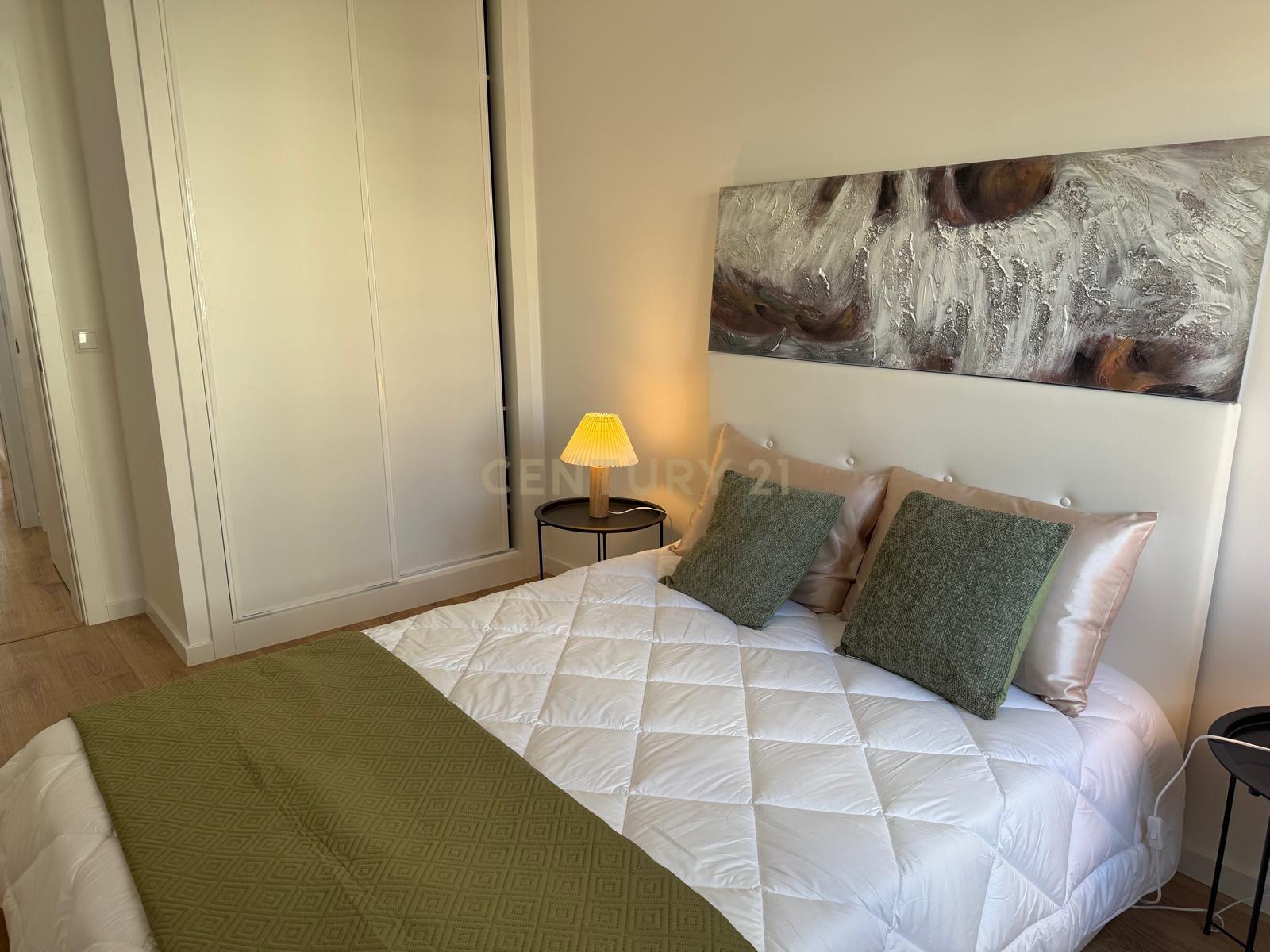 Fotografia 7 de Apartamento T3 Renovado com Suite, Varanda e Cozinha Totalmente Equipada