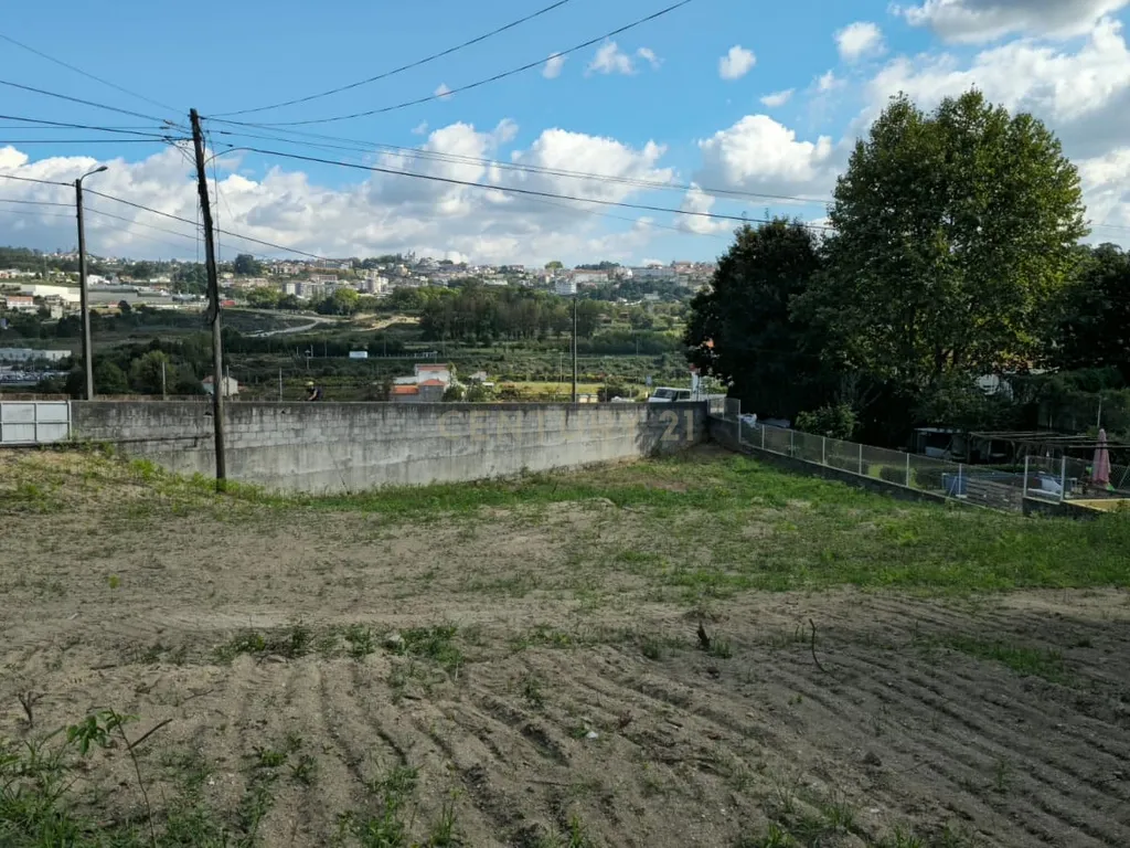 Moradia para recuperação + terreno com 1089m2 com viabilidade de construção - Image 8