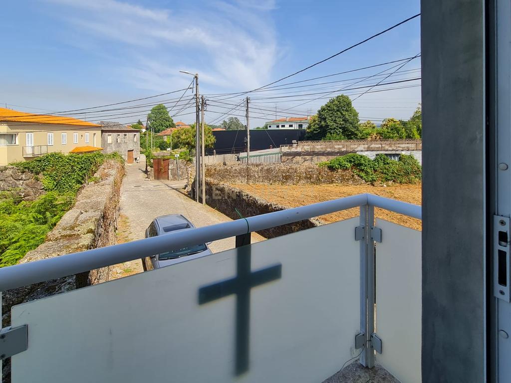 MORADIA INDEPENDENTE T3 COM GARAGEM FECHADA, ARRUMO E LOGRADOURO - Image 23