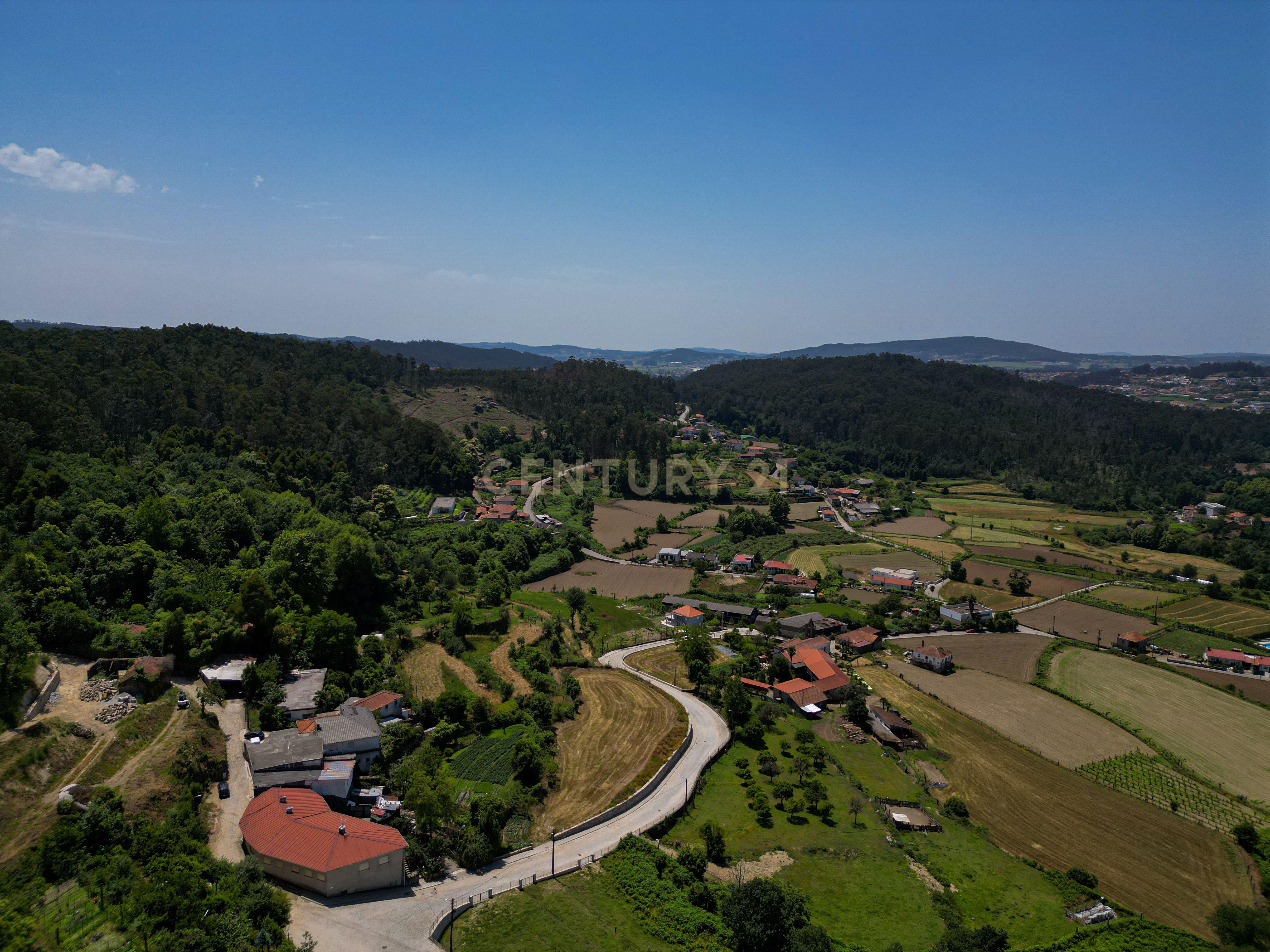 Fotografia 3 de Terreno Urbano com Projeto Aprovado | 569 m² | Arentim e Cunha, Braga