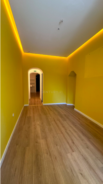 Loja Renovada para arrendar - Santo António, Lisboa - Image 3