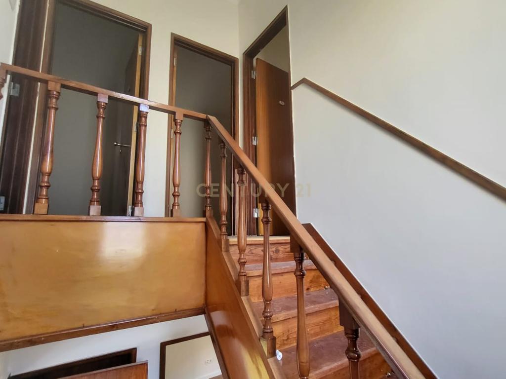 Casa T3 com Jardim e Garagem em Setúbal - Oportunidade Única! - Image 9