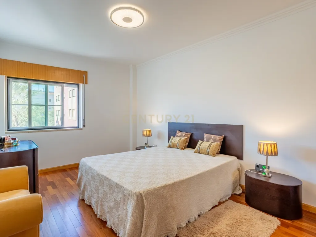 Apartamento T3 em Prior Velho com garagem - Image 8