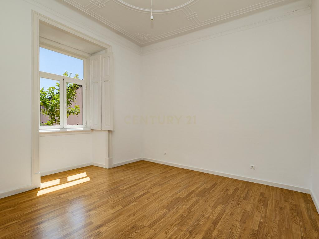Arrendamento de Apartamento T3, Renovado, na Lapa - Estrela - Image 24