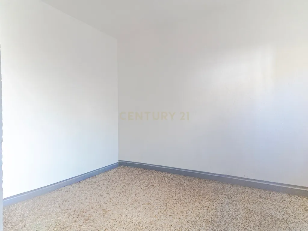 - Image 18