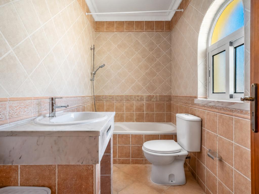Moradia com 3 quartos e jardim nas Ferreiras, Albufeira - Image 23
