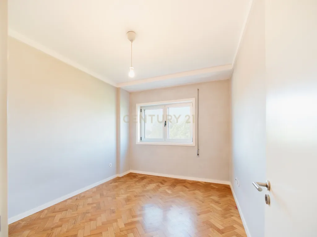 Apartamento T2 na Rua Manuel Carqueja - junto à Praça Velasquez - Porto - Image 15