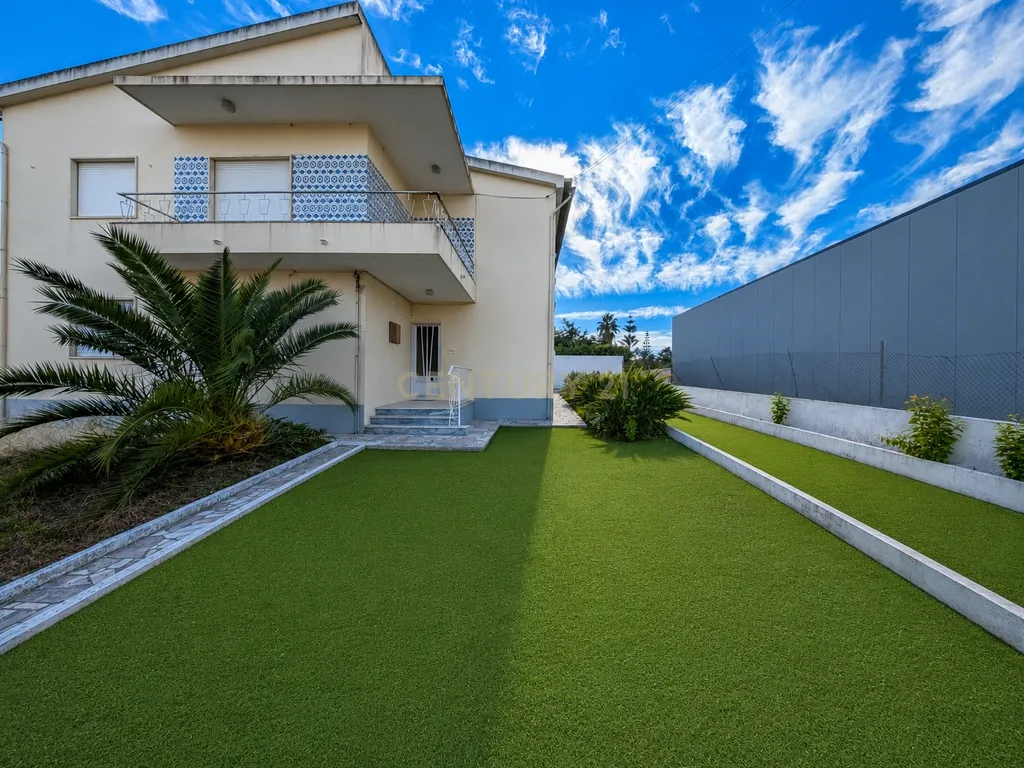 Pinhal Palmeira - Moradia Bifamiliar + Moradia T2 com Armazém em Terreno de 1.010 m² - Image 39