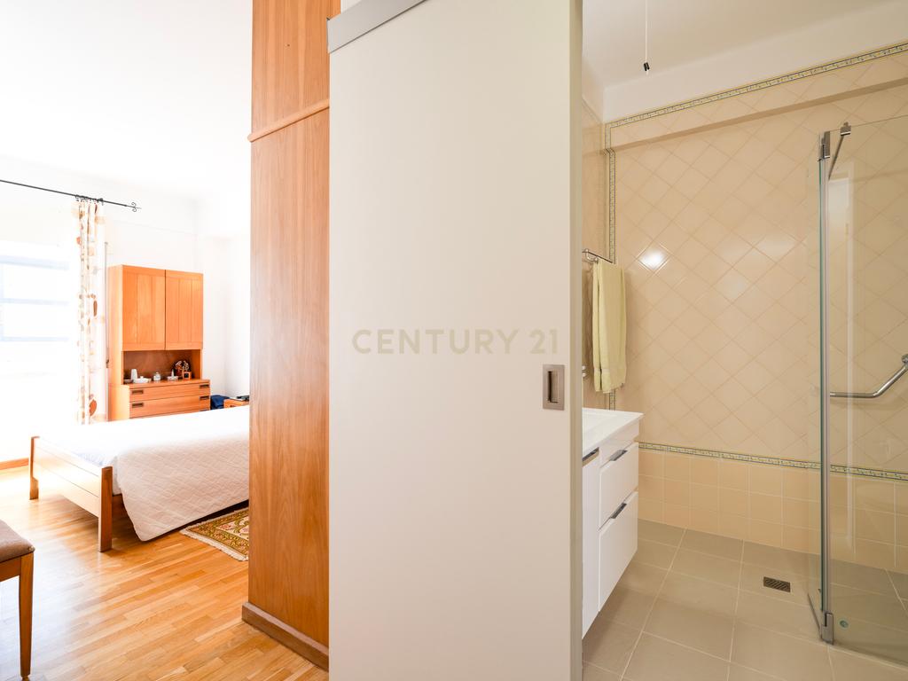 Excelente apartamento T3 em Carnaxide - Image 17
