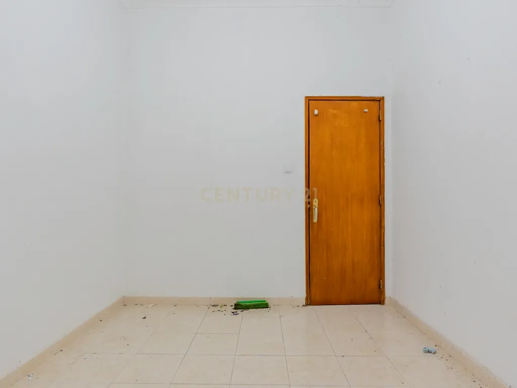 Moradia Isolada com Terreno de 1041 m² – Um Mundo de Possibilidades! - Image 44