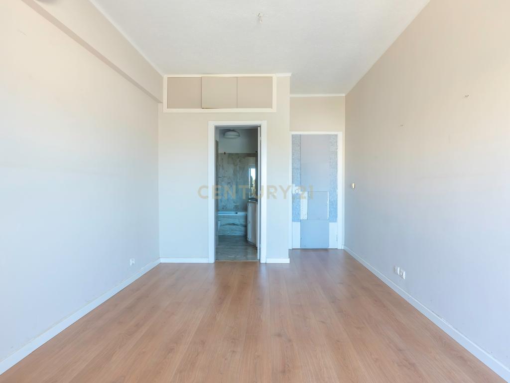 Apartamento T3 com Vista Mar em Oeiras - Image 47