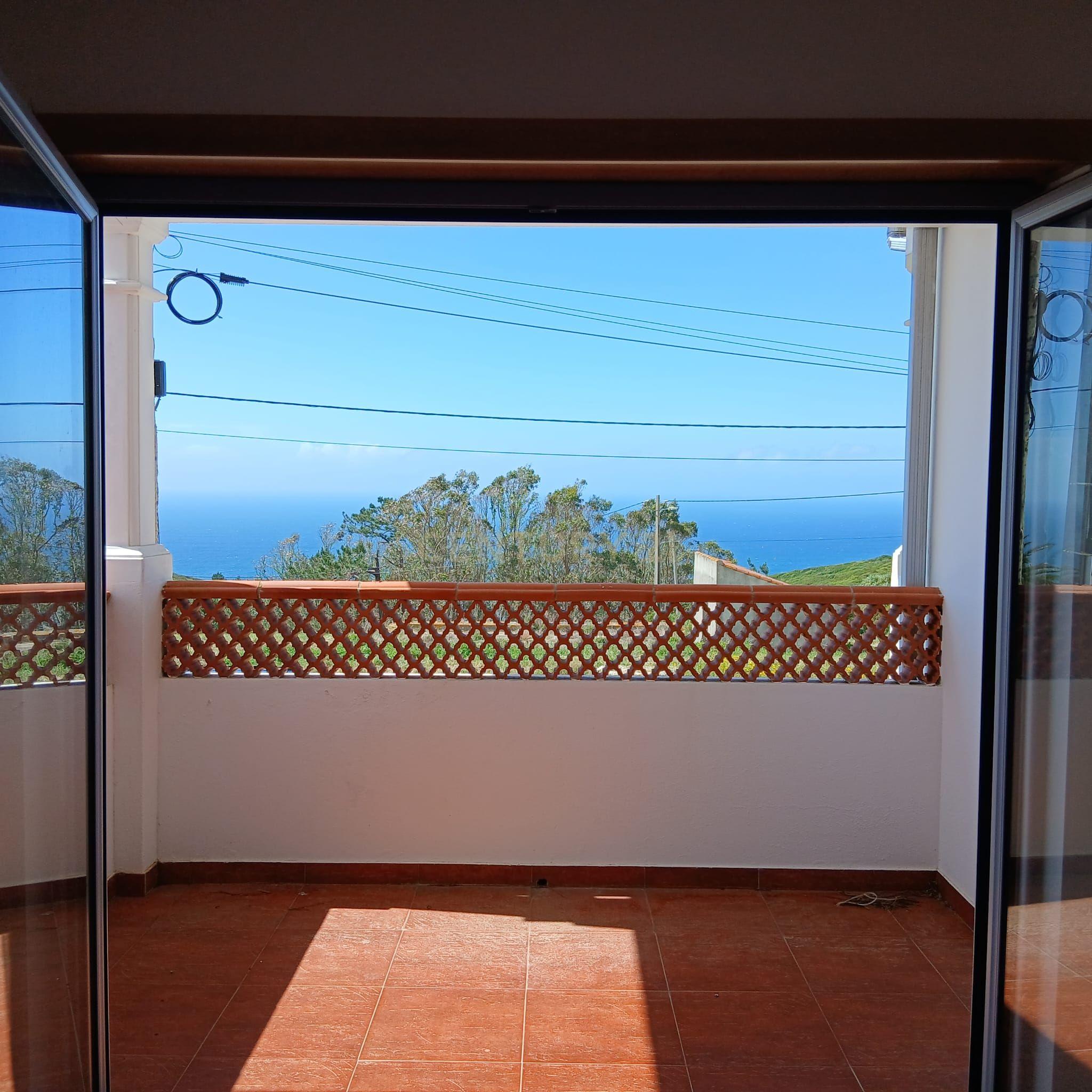 Fotografia 9 de Moradia T2+1 e sotão com vista mar