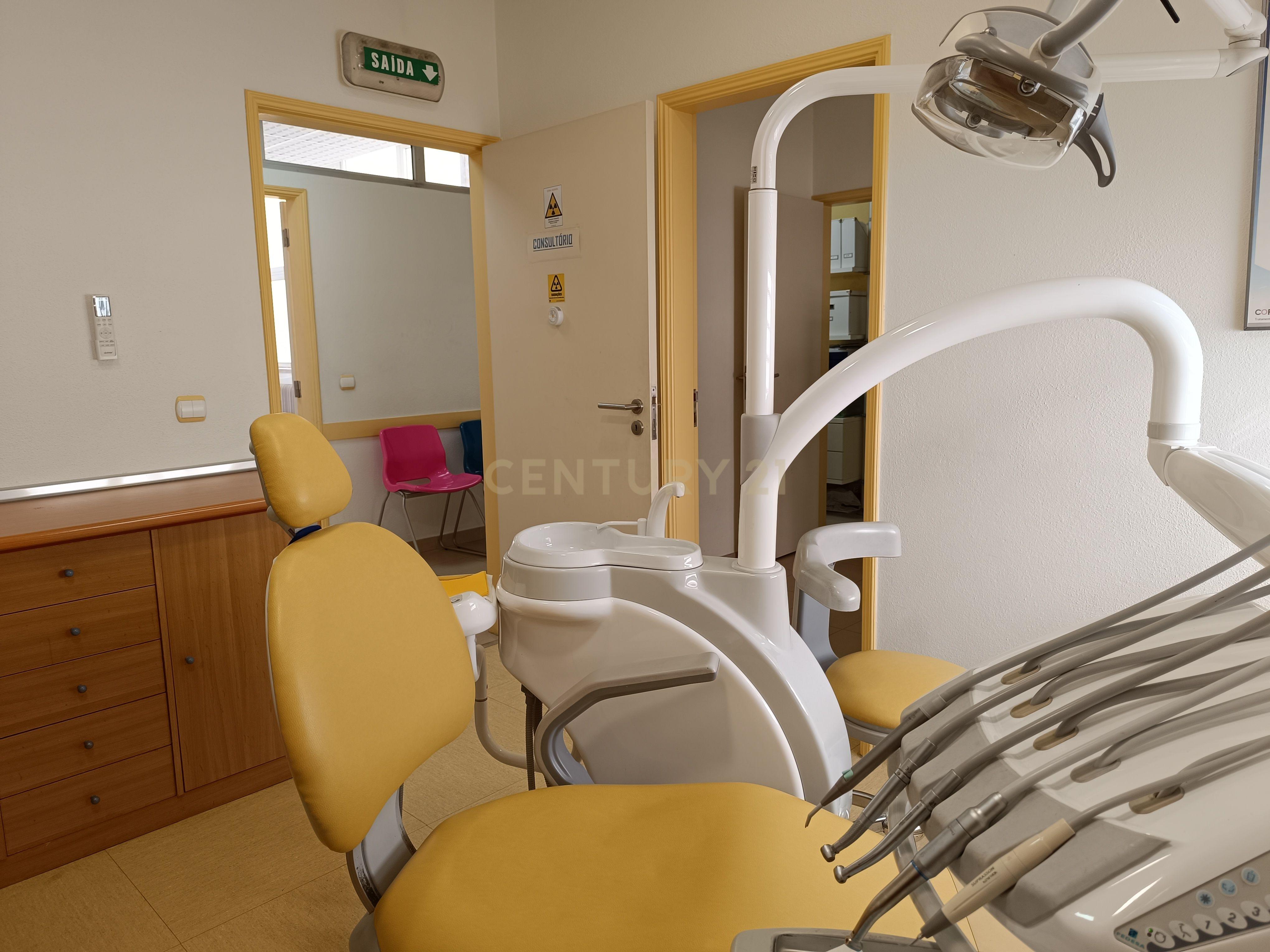 Trespasse de Clínica Dentária - Alapraia, Estoril - Image 1