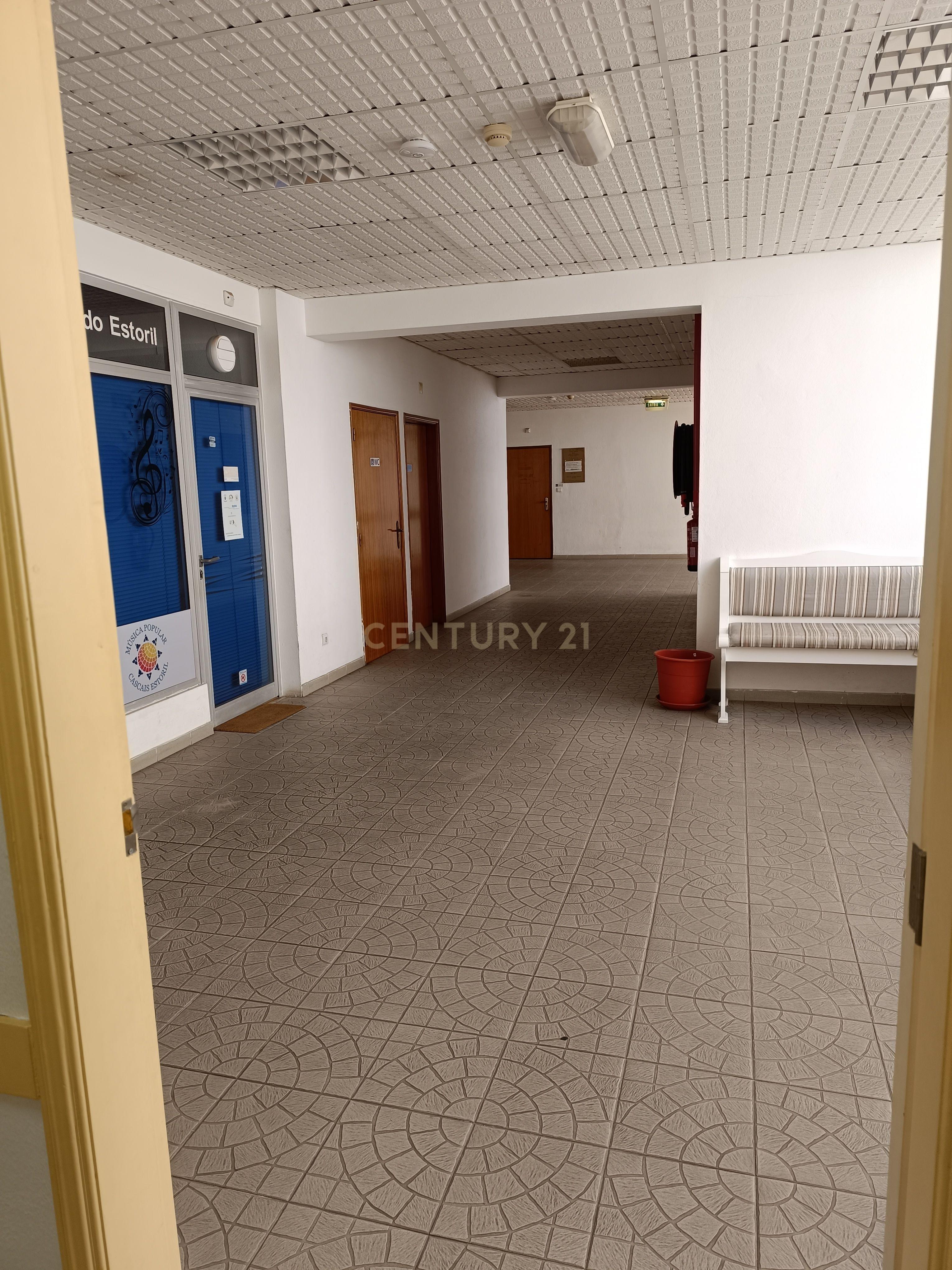 Trespasse de Clínica Dentária - Alapraia, Estoril - Image 6