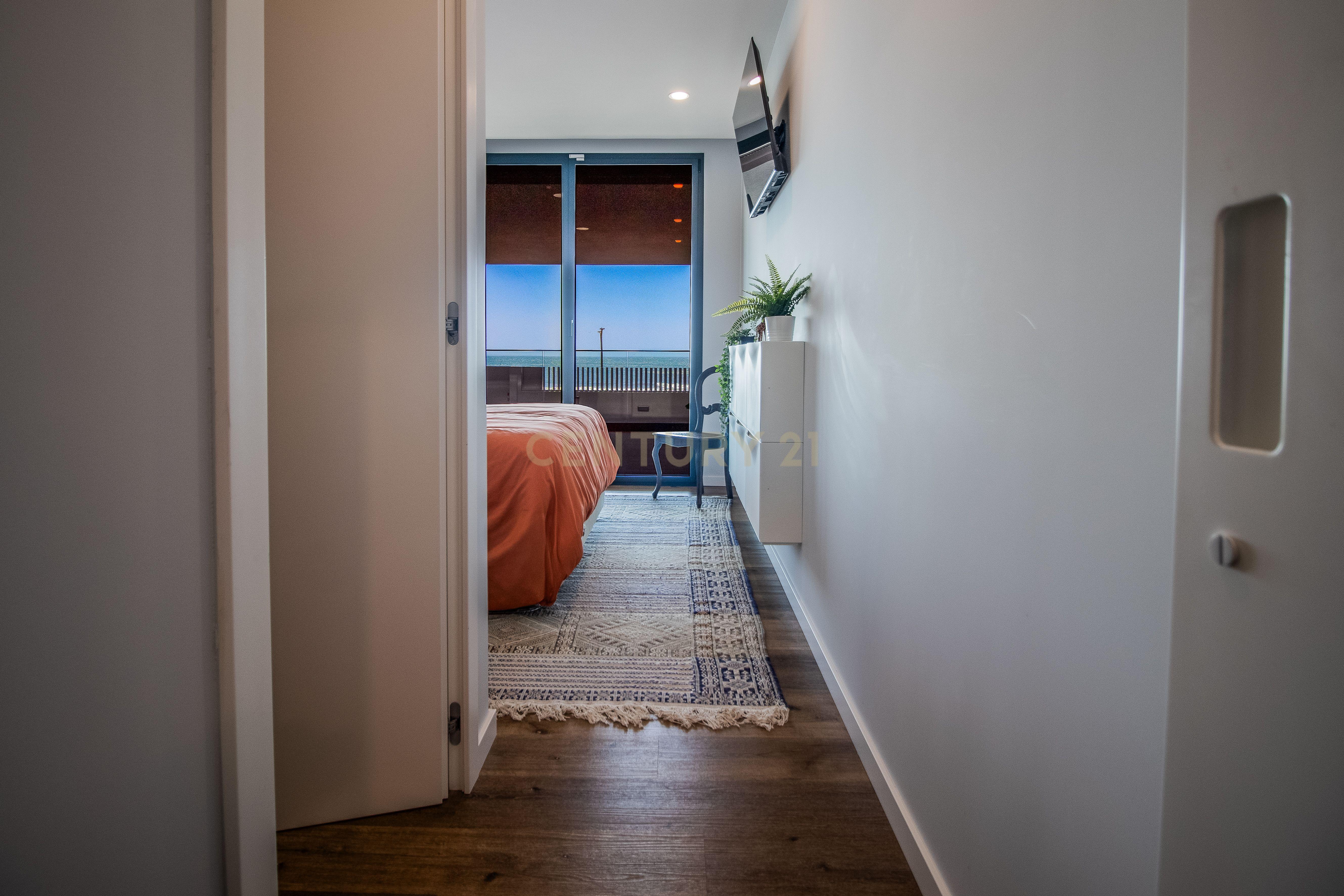 Fotografia 7 de Moradia de Arquitetura Contemporânea | Primeira Linha de Mar