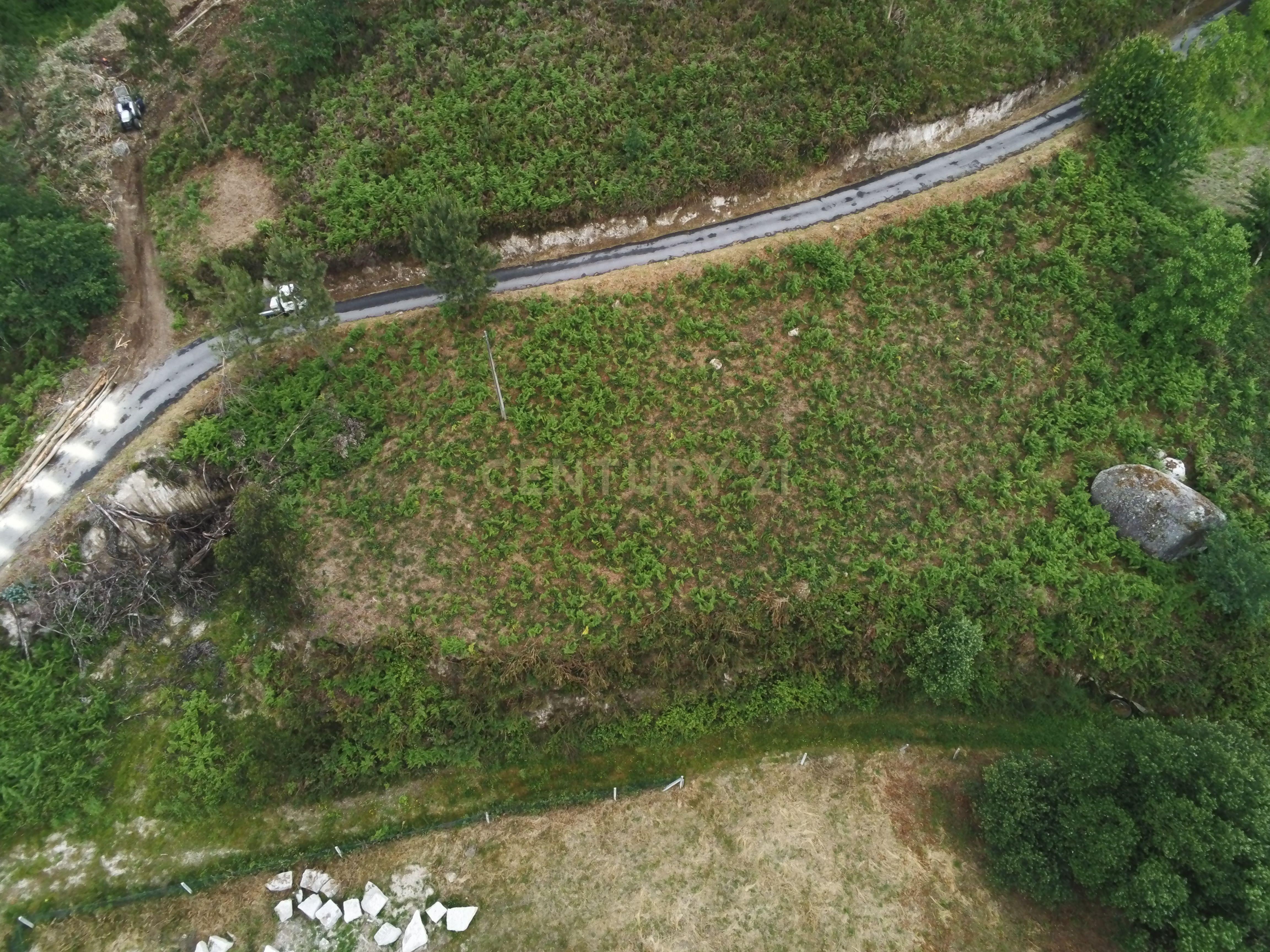 Fotografia 8 de Terreno Único com 2.500 m² e Vistas Deslumbrantes sobre o Rio – Gerês