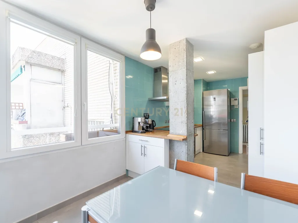 EXCLUSIVO APARTAMENTO EM URBANIZAÇÃO COM JARDIM E PISCINA - Image 16