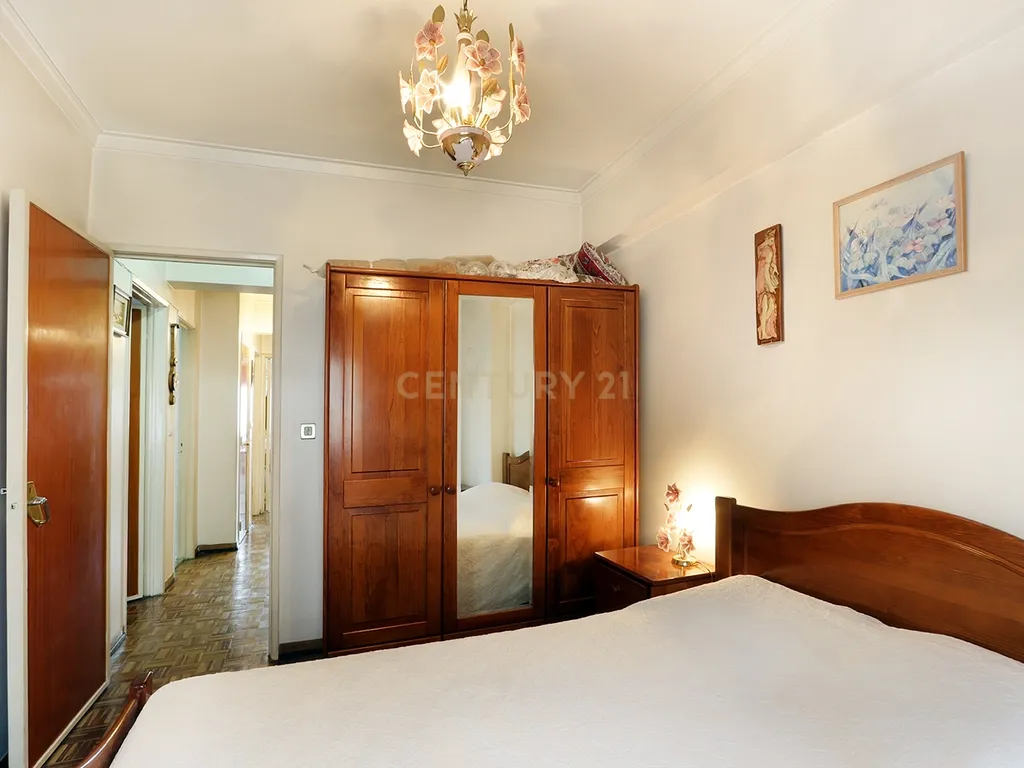 Apartamento T3 em Odivelas com elevador, a 100 mts do Metro. - Image 14