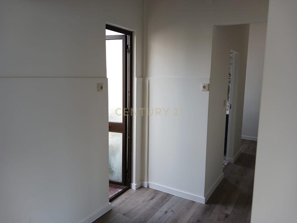 Arrenda-se Apartamento T2 no Porto – Localização Privilegiada com Garagem Fechada - Image 14
