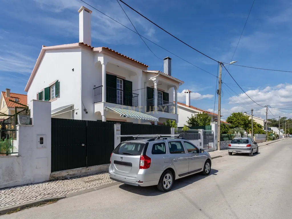 Moradia T3 na Quinta do Conde / Sesimbra com Excelente Localização - Image 1