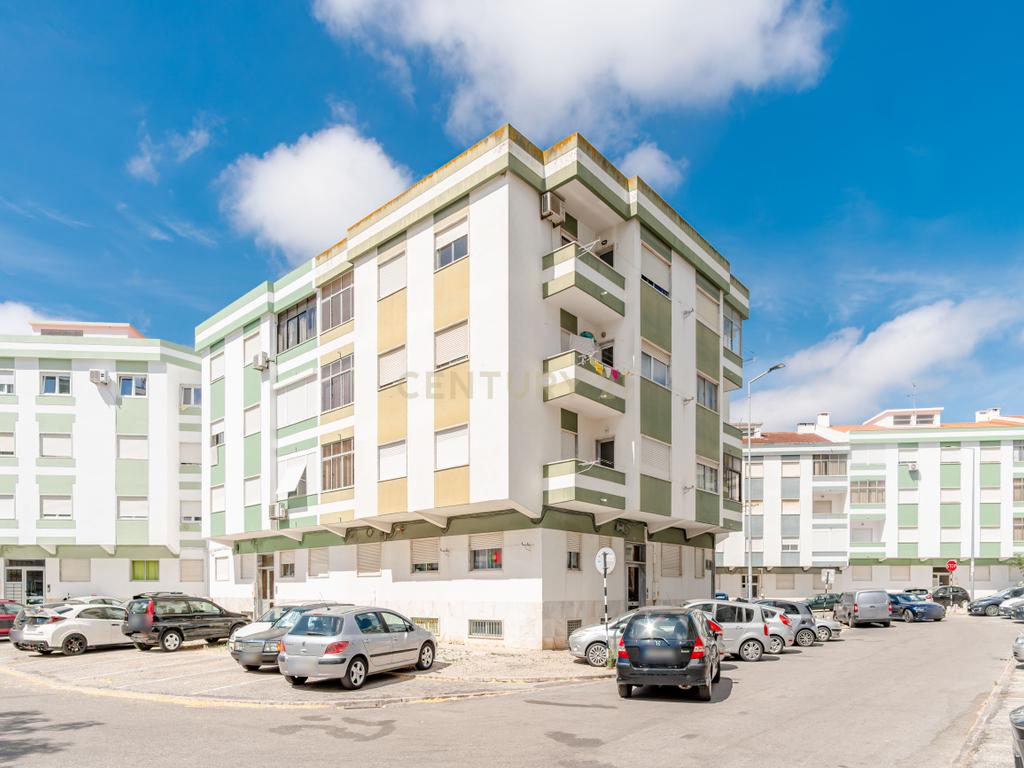 Apartamento T2 em Corroios, Seixal - Oportunidade Única! - Image 1
