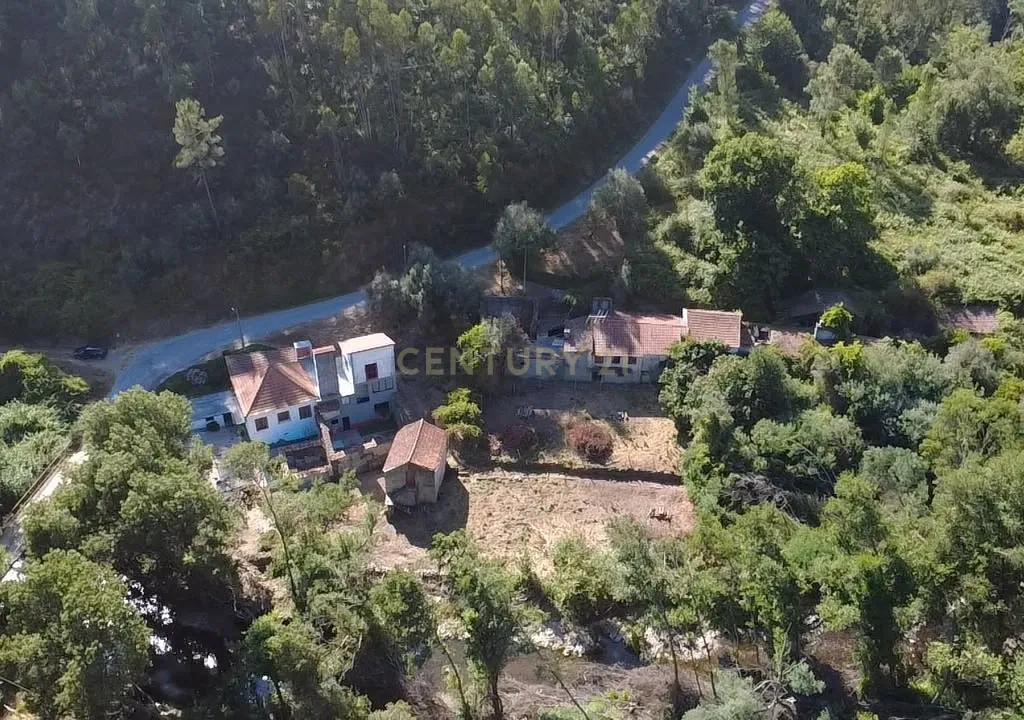 Moradia com terreno até à ribeira, Maçãs De Dona Maria - Image 1