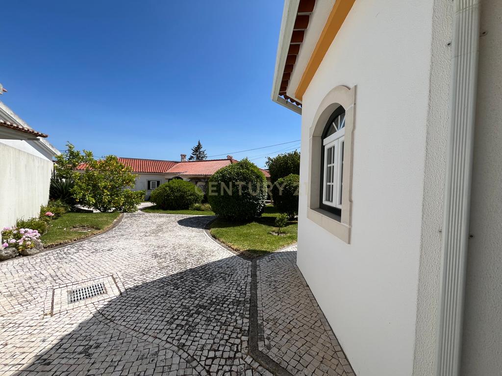 Moradia com 5 quartos em Vale Covo, Bombarral, com jardim, piscina, barbecue, adega e várias zonas de lazer - Image 7