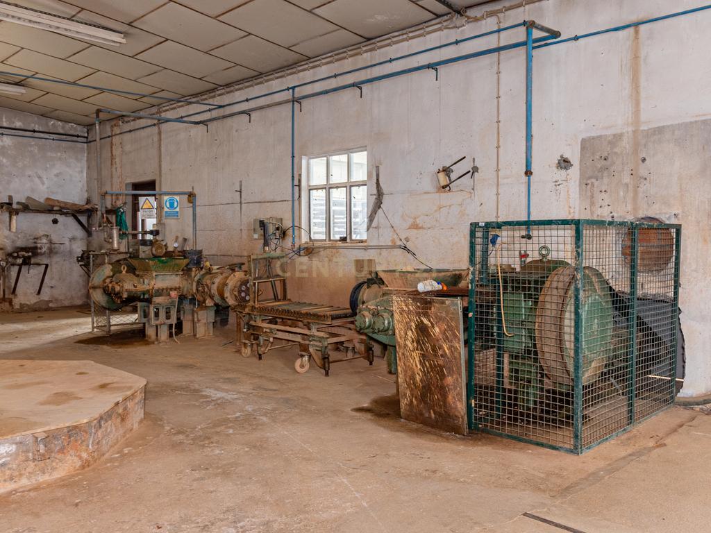 Armazem industrial com logradouro - Image 21