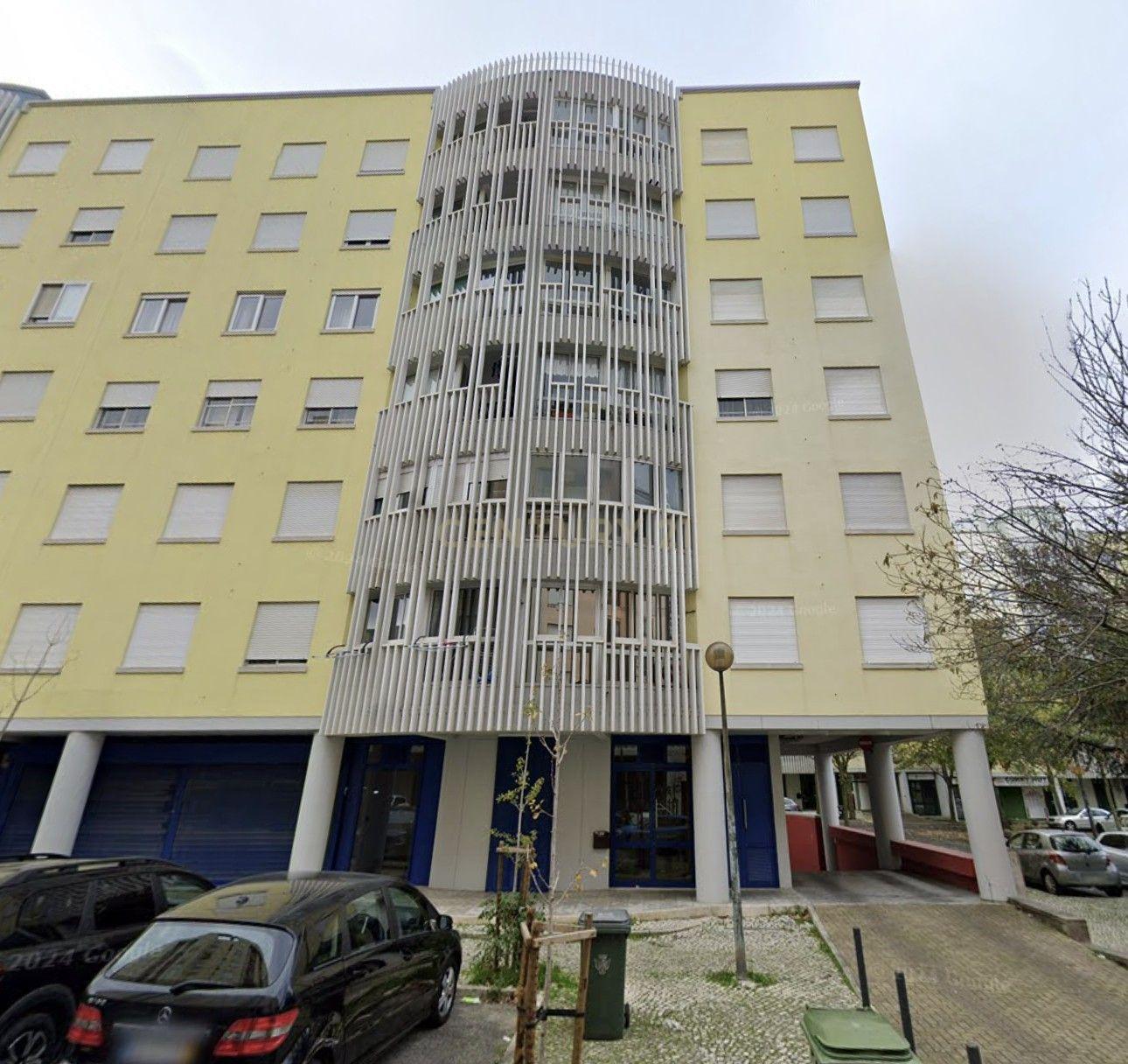 Apartamento T1 em Telheiras – Moderno, Luminoso e com Garagem - Image 27