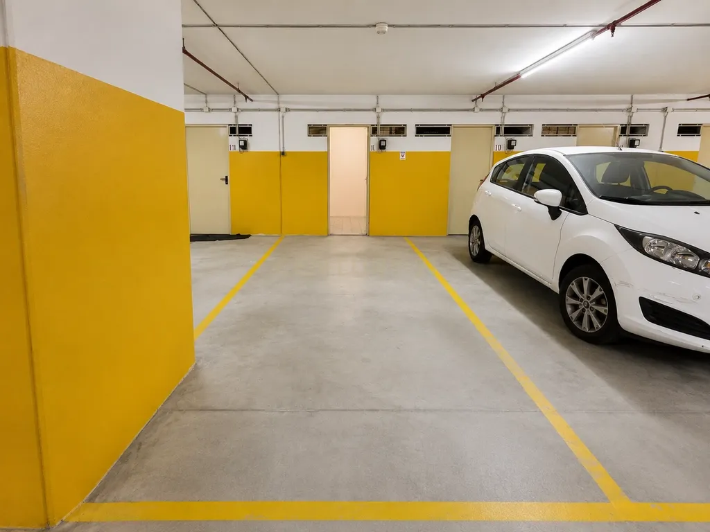 LUGAR DE GARAGEM 13 M² | ARRUMO 5,5 M² | BESSA | PORTO - Image 2