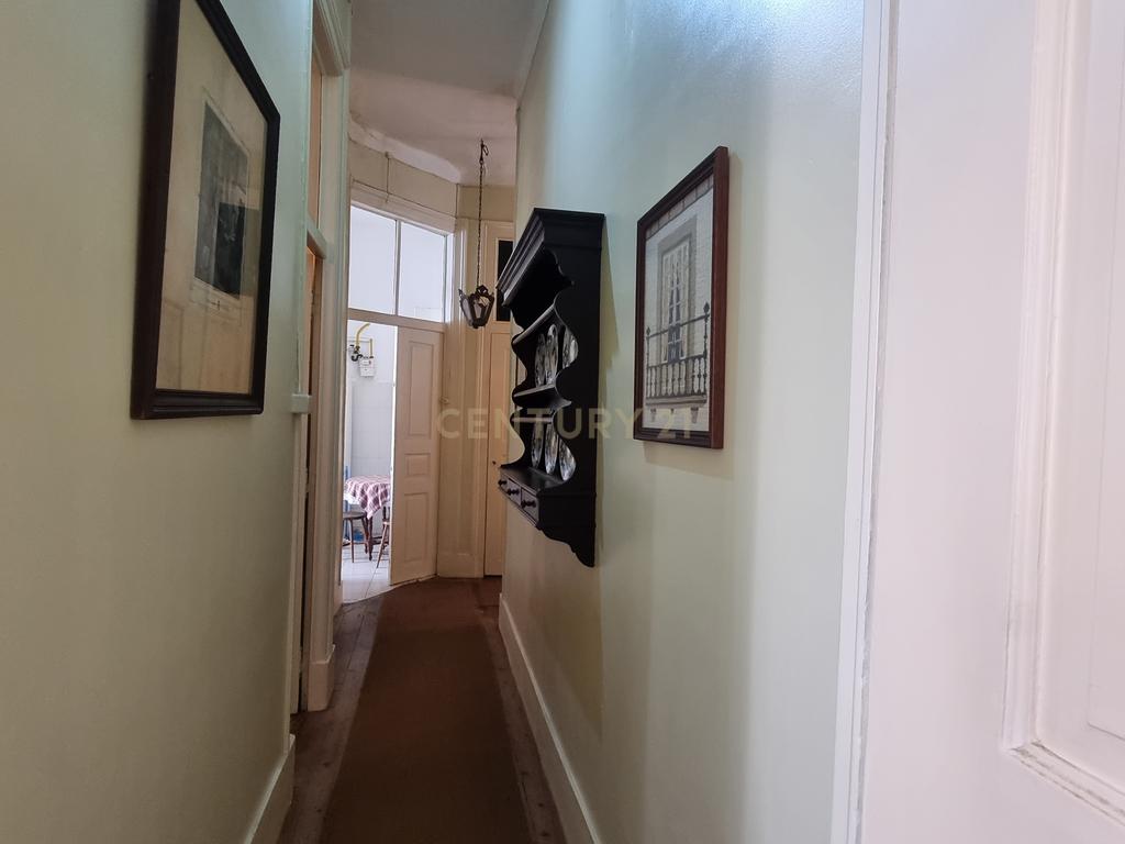 Apartamento Pombalino de Charme com 8 Assoalhadas – Av. Almirante Reis, Lisboa - Image 12