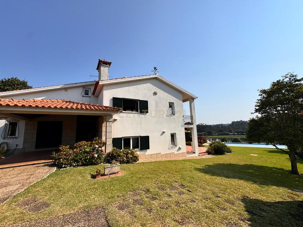 Luxuosa Moradia T5 em Esposende com Vista Deslumbrante - Image 7