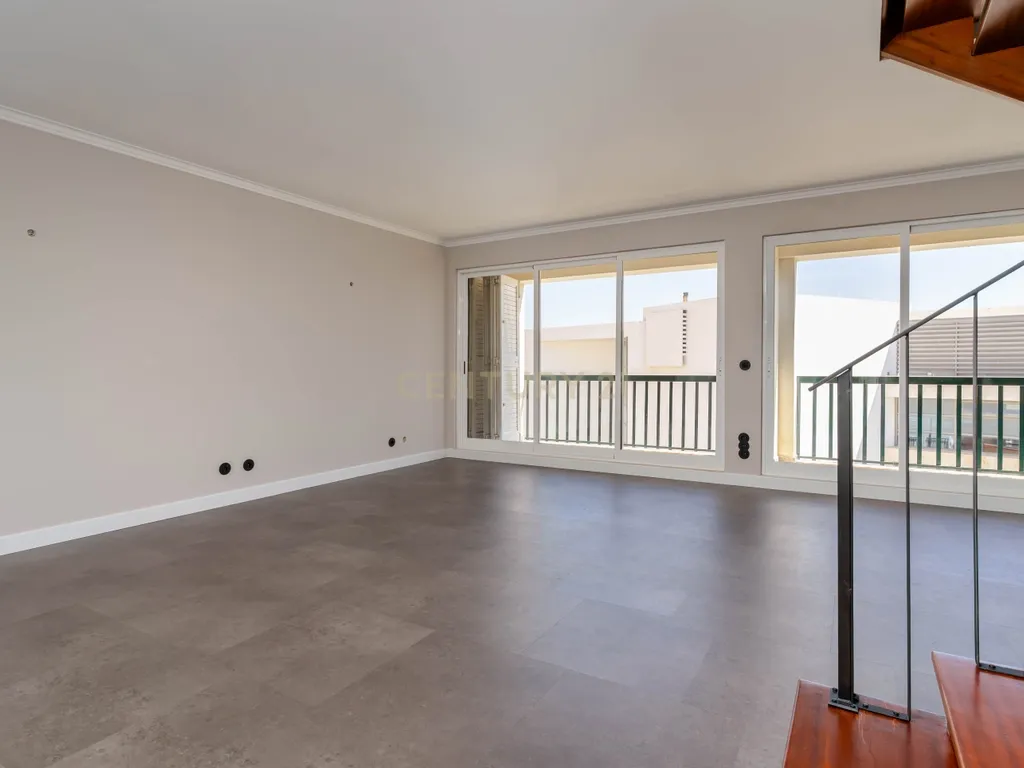 Magnífico T3 Duplex junto a praia de Sesimbra - Image 6