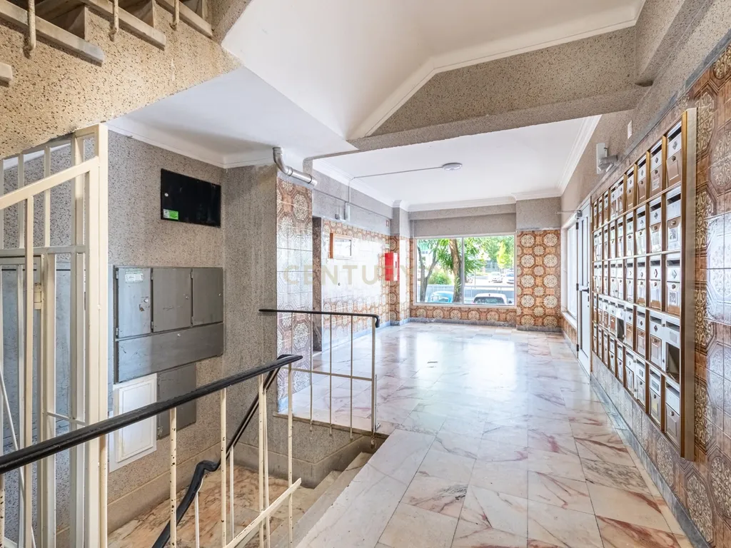 Apartamento T2+1 na Arroja com Varanda e Elevador - Image 14