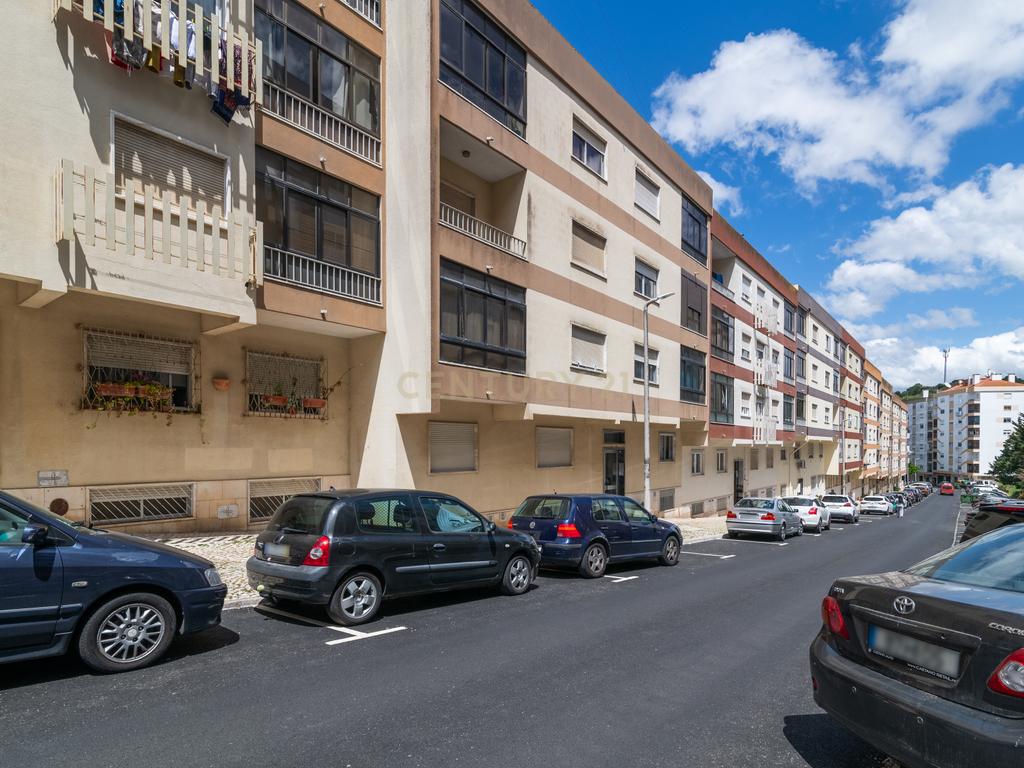 Um apartamento com luz, espaço e a base certa para criar uma casa à sua medida - Image 5